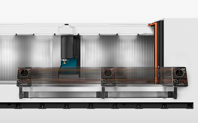 Immagine che mostra la possibilità di utilizzare il pannello CNC durante il controllo dei pezzi in lavorazione all'interno della macchina