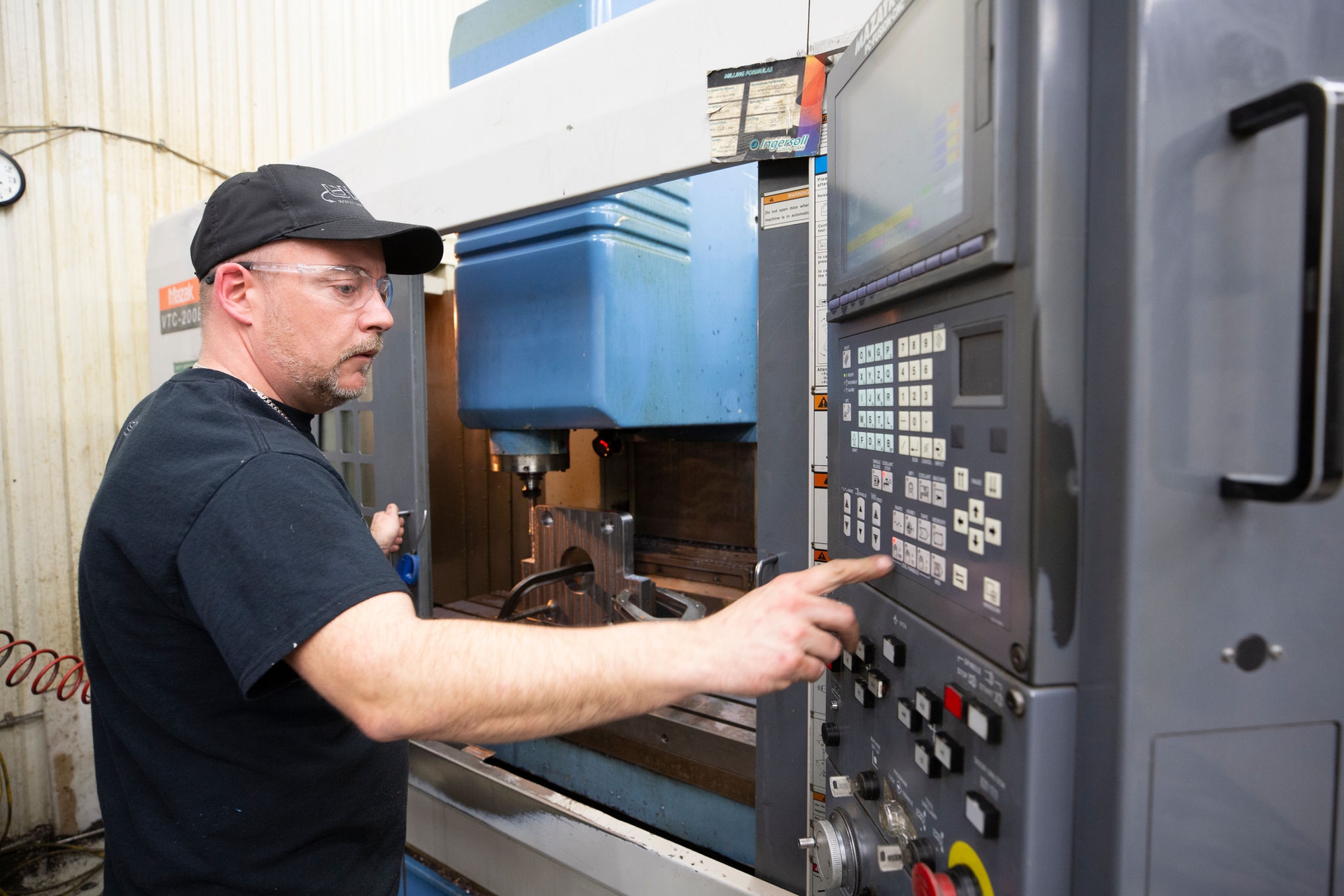 photos of Mazak Machinery at URA in Québec